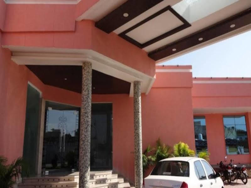 Hardik Resort Орчха Экстерьер фото